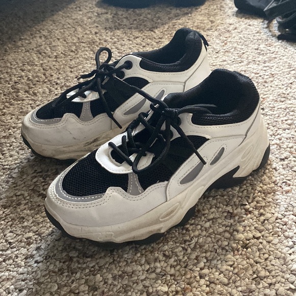 Black and white sneakers - Picture 2 of 2